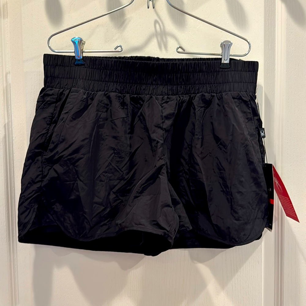 Spyder Active Women’s Shorts with liners size Large NWT Black